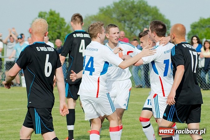 Zdjęcie w galerii na portalu naszraciborz.pl: Derby gminy Krzanowice: Rykoszet dał trzy punkty Borucinowi. Naprzód samodzielnym liderem A klasy wiadomości z regionu