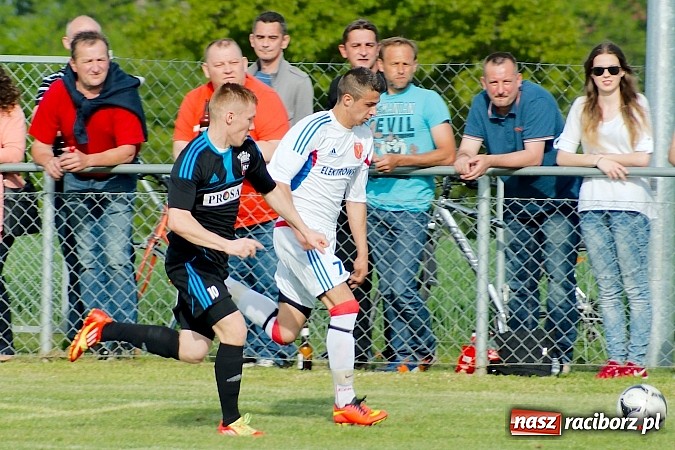 Zdjęcie w galerii na portalu naszraciborz.pl: Derby gminy Krzanowice: Rykoszet dał trzy punkty Borucinowi. Naprzód samodzielnym liderem A klasy wiadomości z regionu