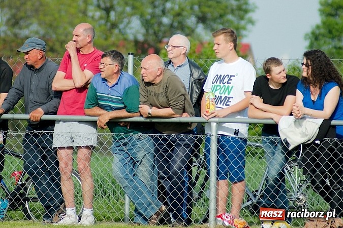 Zdjęcie w galerii na portalu naszraciborz.pl: Derby gminy Krzanowice: Rykoszet dał trzy punkty Borucinowi. Naprzód samodzielnym liderem A klasy wiadomości z regionu