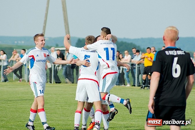 Zdjęcie w galerii na portalu naszraciborz.pl: Derby gminy Krzanowice: Rykoszet dał trzy punkty Borucinowi. Naprzód samodzielnym liderem A klasy wiadomości z regionu