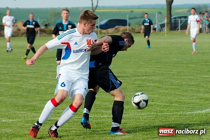 Zdjęcie w galerii na portalu naszraciborz.pl: Derby gminy Krzanowice: Rykoszet dał trzy punkty Borucinowi. Naprzód samodzielnym liderem A klasy wiadomości z regionu