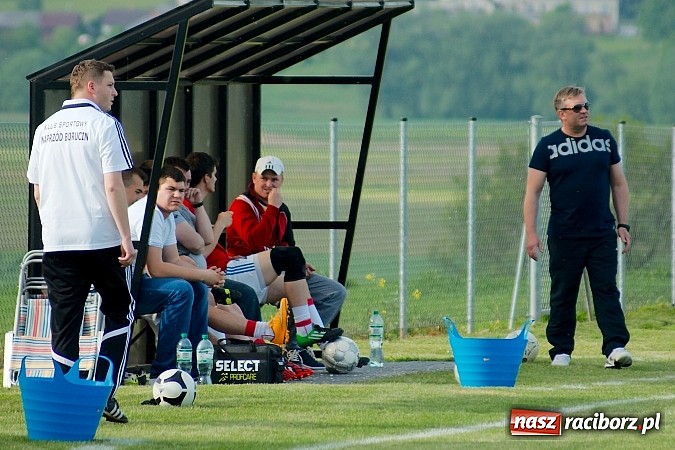 Zdjęcie w galerii na portalu naszraciborz.pl: Derby gminy Krzanowice: Rykoszet dał trzy punkty Borucinowi. Naprzód samodzielnym liderem A klasy wiadomości z regionu