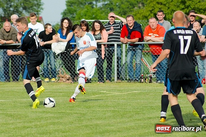 Zdjęcie w galerii na portalu naszraciborz.pl: Derby gminy Krzanowice: Rykoszet dał trzy punkty Borucinowi. Naprzód samodzielnym liderem A klasy wiadomości z regionu