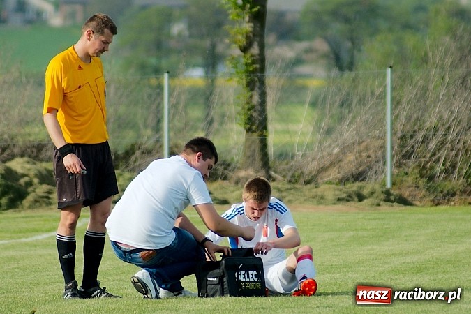 Zdjęcie w galerii na portalu naszraciborz.pl: Derby gminy Krzanowice: Rykoszet dał trzy punkty Borucinowi. Naprzód samodzielnym liderem A klasy wiadomości z regionu