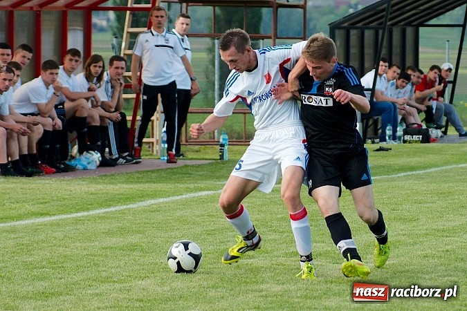 Zdjęcie w galerii na portalu naszraciborz.pl: Derby gminy Krzanowice: Rykoszet dał trzy punkty Borucinowi. Naprzód samodzielnym liderem A klasy wiadomości z regionu