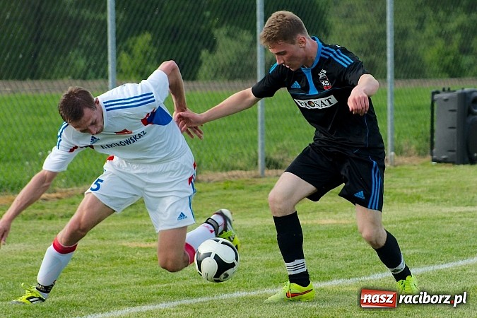 Zdjęcie w galerii na portalu naszraciborz.pl: Derby gminy Krzanowice: Rykoszet dał trzy punkty Borucinowi. Naprzód samodzielnym liderem A klasy wiadomości z regionu