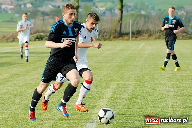 Zdjęcie w galerii na portalu naszraciborz.pl: Derby gminy Krzanowice: Rykoszet dał trzy punkty Borucinowi. Naprzód samodzielnym liderem A klasy wiadomości z regionu