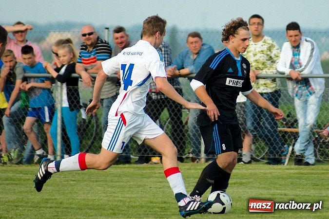Zdjęcie w galerii na portalu naszraciborz.pl: Derby gminy Krzanowice: Rykoszet dał trzy punkty Borucinowi. Naprzód samodzielnym liderem A klasy wiadomości z regionu