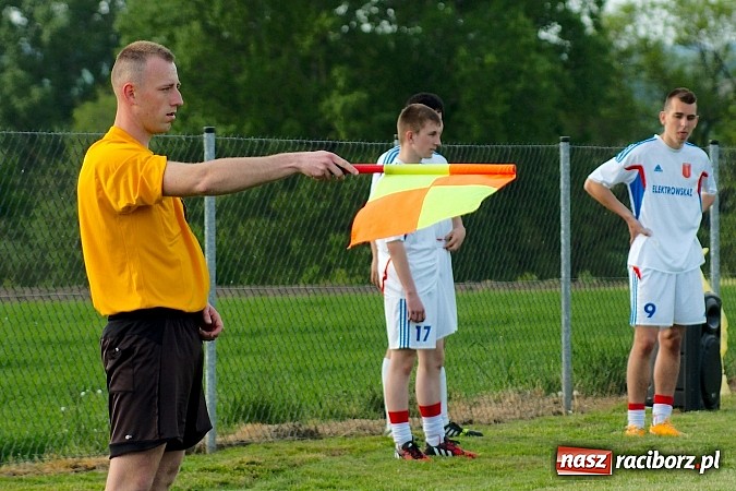 Zdjęcie w galerii na portalu naszraciborz.pl: Derby gminy Krzanowice: Rykoszet dał trzy punkty Borucinowi. Naprzód samodzielnym liderem A klasy wiadomości z regionu