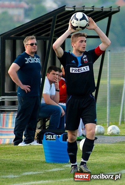 Zdjęcie w galerii na portalu naszraciborz.pl: Derby gminy Krzanowice: Rykoszet dał trzy punkty Borucinowi. Naprzód samodzielnym liderem A klasy wiadomości z regionu