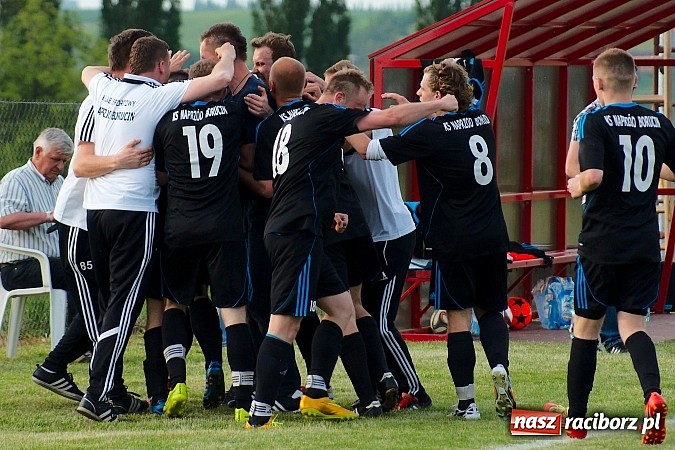 Zdjęcie w galerii na portalu naszraciborz.pl: Derby gminy Krzanowice: Rykoszet dał trzy punkty Borucinowi. Naprzód samodzielnym liderem A klasy wiadomości z regionu