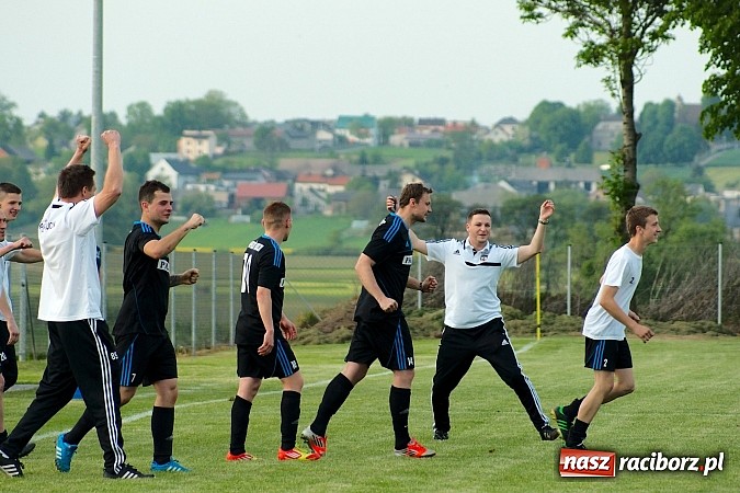Zdjęcie w galerii na portalu naszraciborz.pl: Derby gminy Krzanowice: Rykoszet dał trzy punkty Borucinowi. Naprzód samodzielnym liderem A klasy wiadomości z regionu
