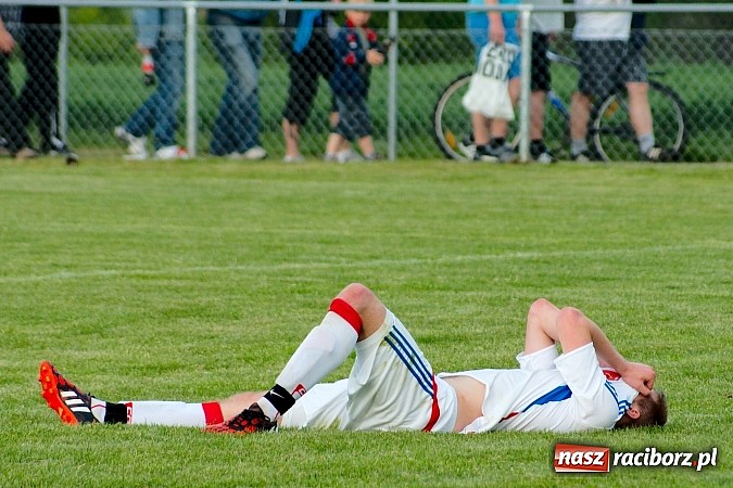 Zdjęcie w galerii na portalu naszraciborz.pl: Derby gminy Krzanowice: Rykoszet dał trzy punkty Borucinowi. Naprzód samodzielnym liderem A klasy wiadomości z regionu