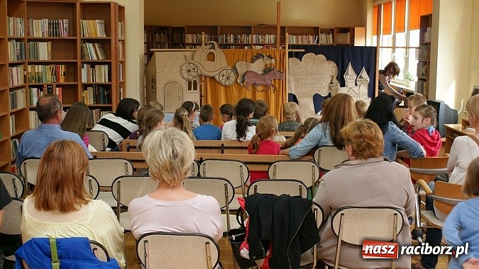 Zdjęcie w galerii na portalu naszraciborz.pl: Grupa teatralna z Ocic wystawiła Kopciuszka  wiadomości z regionu