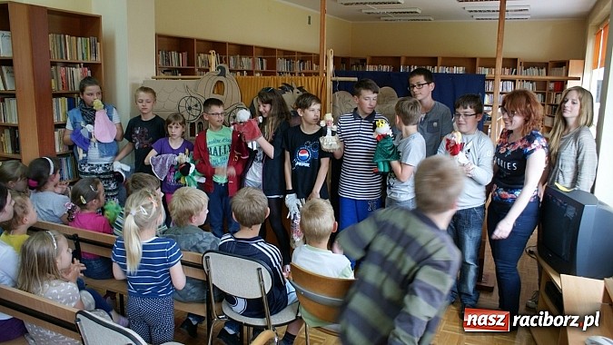 Zdjęcie w galerii na portalu naszraciborz.pl: Grupa teatralna z Ocic wystawiła Kopciuszka  wiadomości z regionu