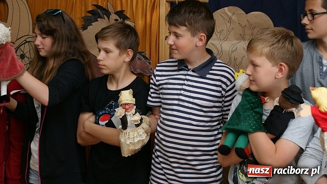 Zdjęcie w galerii na portalu naszraciborz.pl: Grupa teatralna z Ocic wystawiła Kopciuszka  wiadomości z regionu