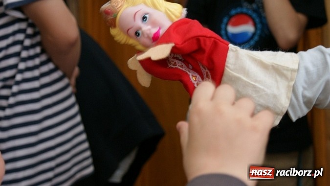 Zdjęcie w galerii na portalu naszraciborz.pl: Grupa teatralna z Ocic wystawiła Kopciuszka  wiadomości z regionu