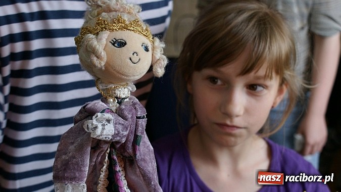 Zdjęcie w galerii na portalu naszraciborz.pl: Grupa teatralna z Ocic wystawiła Kopciuszka  wiadomości z regionu