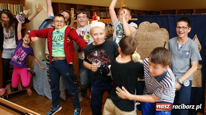 Zdjęcie w galerii na portalu naszraciborz.pl: Grupa teatralna z Ocic wystawiła Kopciuszka  wiadomości z regionu