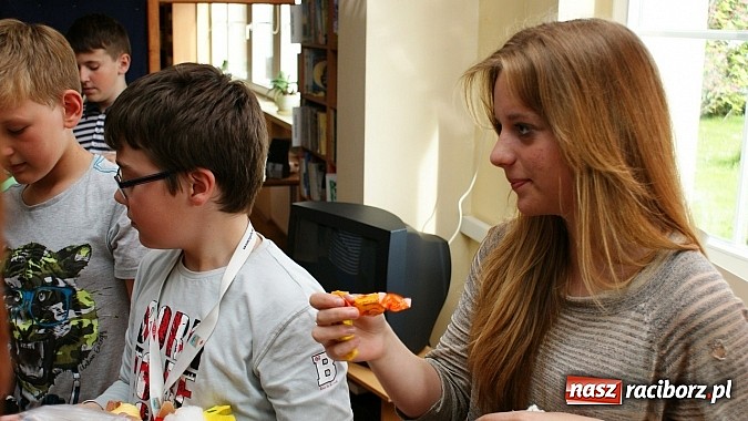 Zdjęcie w galerii na portalu naszraciborz.pl: Grupa teatralna z Ocic wystawiła Kopciuszka  wiadomości z regionu