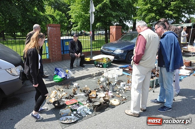 Zdjęcie w galerii na portalu naszraciborz.pl: Tysiące zwiedzających na jarmarku w Chałupkach wiadomości z regionu
