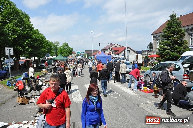Zdjęcie w galerii na portalu naszraciborz.pl: Tysiące zwiedzających na jarmarku w Chałupkach wiadomości z regionu