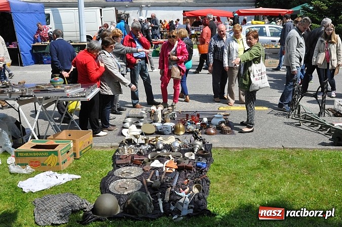Zdjęcie w galerii na portalu naszraciborz.pl: Tysiące zwiedzających na jarmarku w Chałupkach wiadomości z regionu