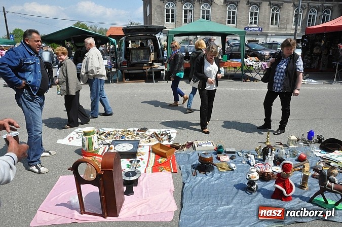Zdjęcie w galerii na portalu naszraciborz.pl: Tysiące zwiedzających na jarmarku w Chałupkach wiadomości z regionu