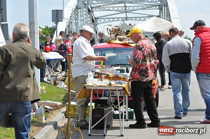 Zdjęcie w galerii na portalu naszraciborz.pl: Tysiące zwiedzających na jarmarku w Chałupkach wiadomości z regionu