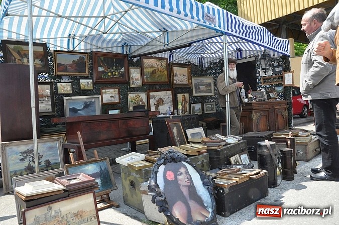 Zdjęcie w galerii na portalu naszraciborz.pl: Tysiące zwiedzających na jarmarku w Chałupkach wiadomości z regionu