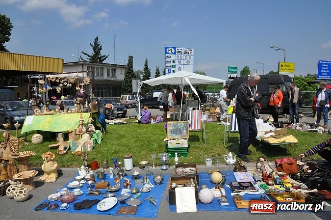 Zdjęcie w galerii na portalu naszraciborz.pl: Tysiące zwiedzających na jarmarku w Chałupkach wiadomości z regionu