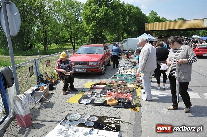 Zdjęcie w galerii na portalu naszraciborz.pl: Tysiące zwiedzających na jarmarku w Chałupkach wiadomości z regionu