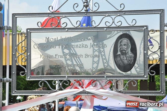 Zdjęcie w galerii na portalu naszraciborz.pl: Tysiące zwiedzających na jarmarku w Chałupkach wiadomości z regionu