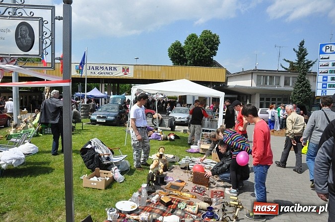 Zdjęcie w galerii na portalu naszraciborz.pl: Tysiące zwiedzających na jarmarku w Chałupkach wiadomości z regionu
