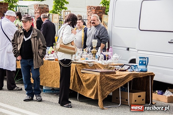 Zdjęcie w galerii na portalu naszraciborz.pl: Tysiące zwiedzających na jarmarku w Chałupkach wiadomości z regionu
