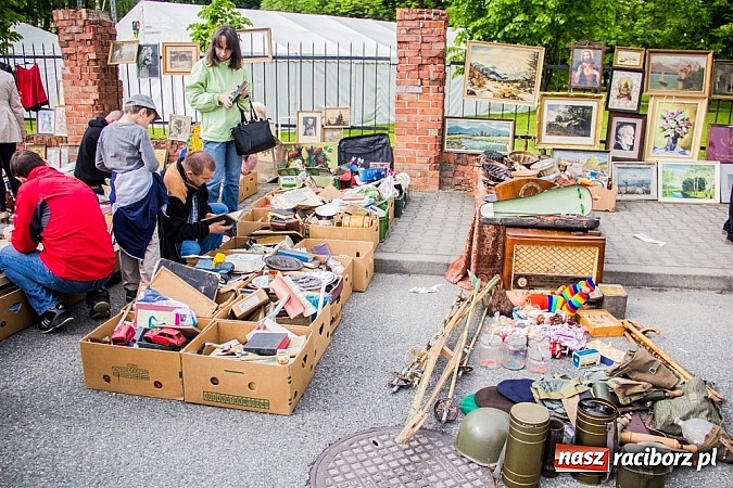 Zdjęcie w galerii na portalu naszraciborz.pl: Tysiące zwiedzających na jarmarku w Chałupkach wiadomości z regionu