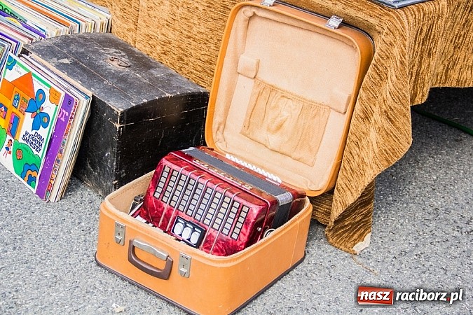 Zdjęcie w galerii na portalu naszraciborz.pl: Tysiące zwiedzających na jarmarku w Chałupkach wiadomości z regionu