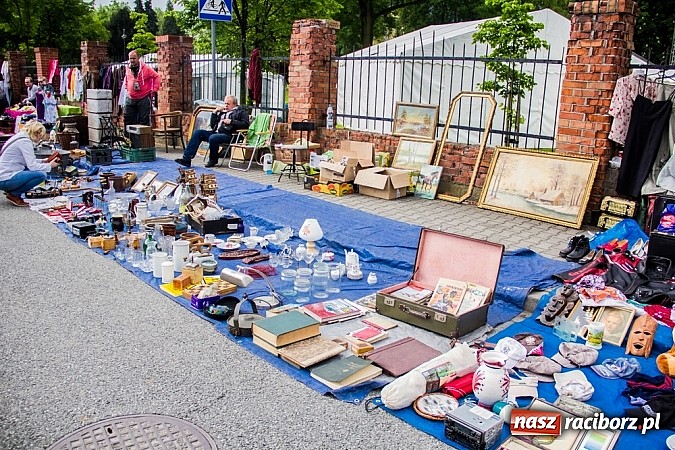Zdjęcie w galerii na portalu naszraciborz.pl: Tysiące zwiedzających na jarmarku w Chałupkach wiadomości z regionu