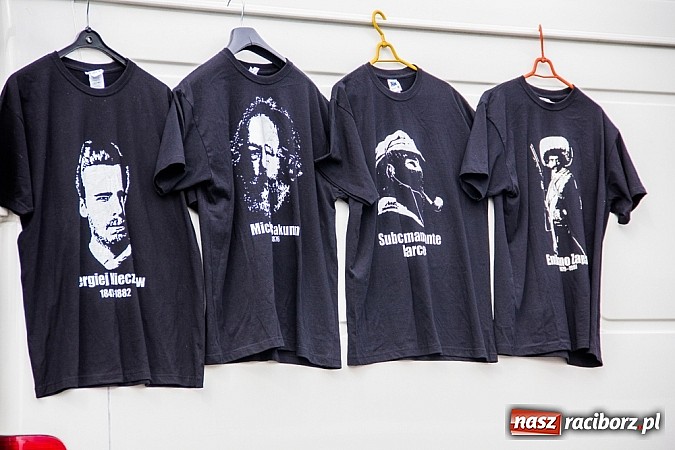 Zdjęcie w galerii na portalu naszraciborz.pl: Tysiące zwiedzających na jarmarku w Chałupkach wiadomości z regionu