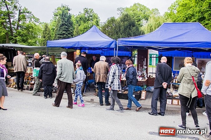 Zdjęcie w galerii na portalu naszraciborz.pl: Tysiące zwiedzających na jarmarku w Chałupkach wiadomości z regionu