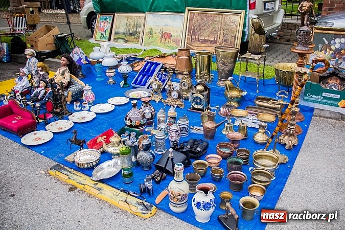 Zdjęcie w galerii na portalu naszraciborz.pl: Tysiące zwiedzających na jarmarku w Chałupkach wiadomości z regionu