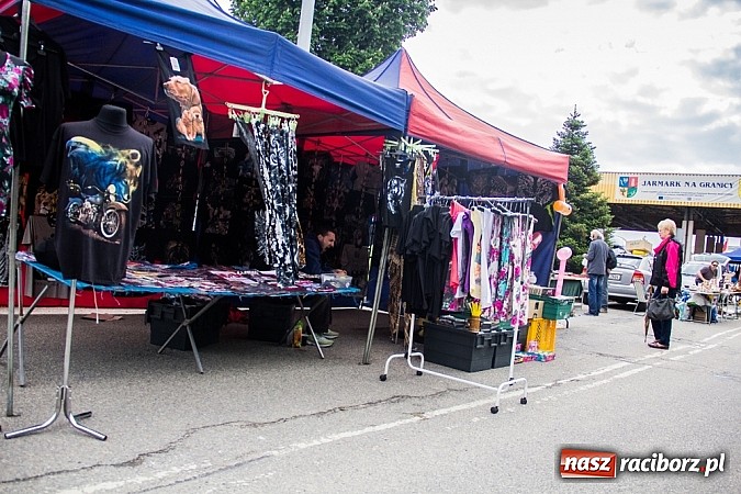 Zdjęcie w galerii na portalu naszraciborz.pl: Tysiące zwiedzających na jarmarku w Chałupkach wiadomości z regionu