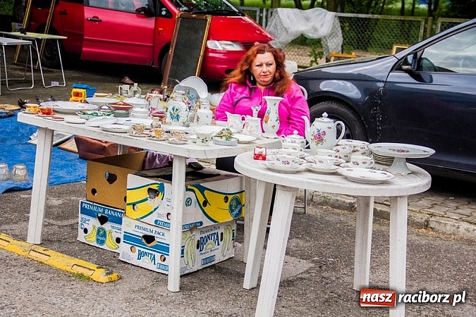 Zdjęcie w galerii na portalu naszraciborz.pl: Tysiące zwiedzających na jarmarku w Chałupkach wiadomości z regionu