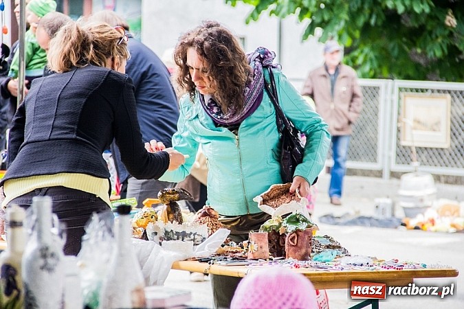 Zdjęcie w galerii na portalu naszraciborz.pl: Tysiące zwiedzających na jarmarku w Chałupkach wiadomości z regionu