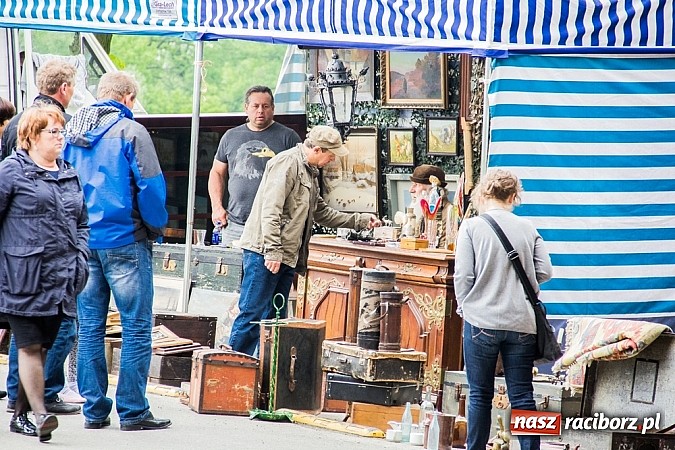 Zdjęcie w galerii na portalu naszraciborz.pl: Tysiące zwiedzających na jarmarku w Chałupkach wiadomości z regionu