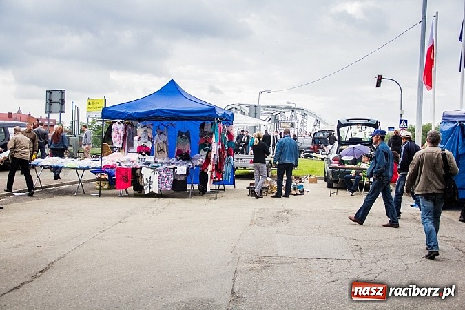 Zdjęcie w galerii na portalu naszraciborz.pl: Tysiące zwiedzających na jarmarku w Chałupkach wiadomości z regionu