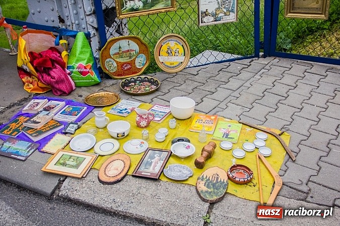 Zdjęcie w galerii na portalu naszraciborz.pl: Tysiące zwiedzających na jarmarku w Chałupkach wiadomości z regionu