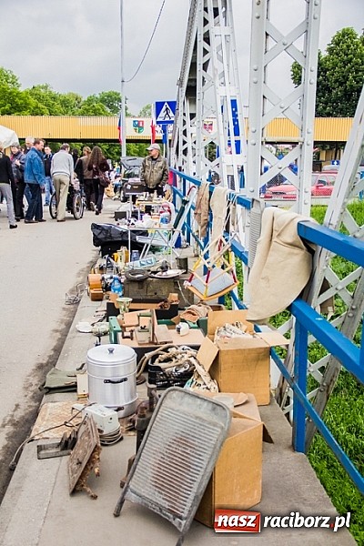 Zdjęcie w galerii na portalu naszraciborz.pl: Tysiące zwiedzających na jarmarku w Chałupkach wiadomości z regionu
