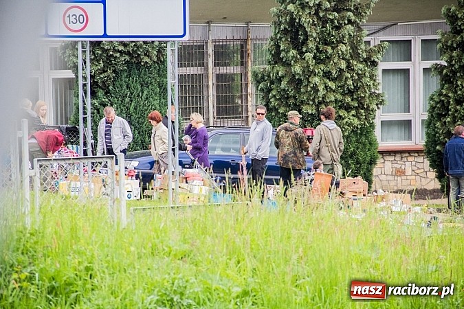 Zdjęcie w galerii na portalu naszraciborz.pl: Tysiące zwiedzających na jarmarku w Chałupkach wiadomości z regionu
