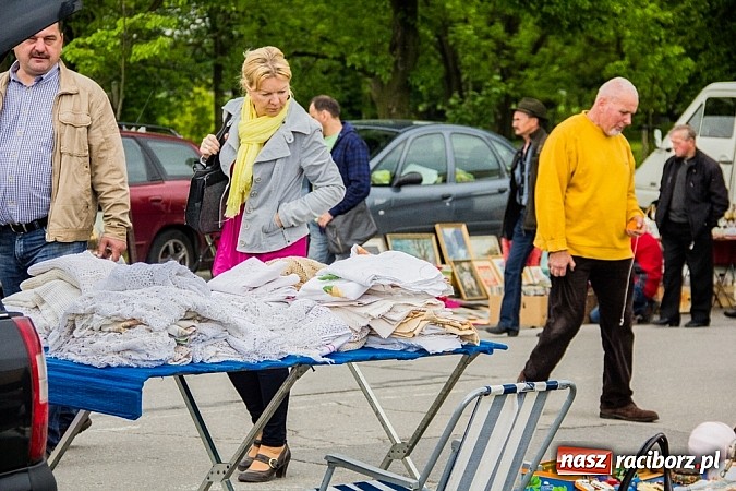 Zdjęcie w galerii na portalu naszraciborz.pl: Tysiące zwiedzających na jarmarku w Chałupkach wiadomości z regionu
